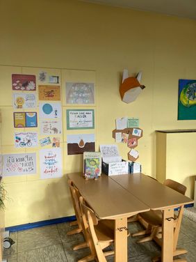 Neue Schulbibliothek - Arbeitstisch